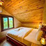 Meca Deluxe Hotel